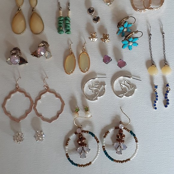 Lot Pierced earrings J. Crew, Avon, etc. with J. Crew Leather Zippered Pouch - Picture 3 of 16